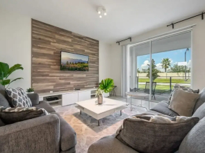 Superb Spacious Condo Prime Resort