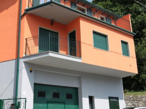 Cozy Attic Lake View in Nesso