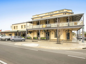 Nightcap at Exeter Hotel