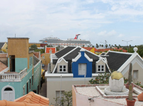 Curacao Suites Hotel