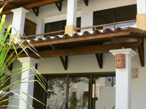 Tropical Gardens - Suites and Apartments