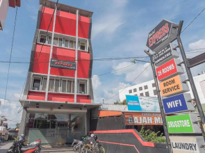 RedDoorz near Stadion Sanaman Mantikei