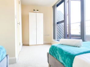 Tudors eSuites House City Centre Netflix