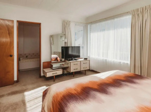 Beach House on Hamblyn