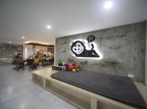 MonkeyNap Hostel