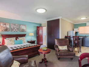 Sunninghill Guest Lodge