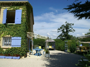 Beautiful Child-friendly Villa with Swimming Pool in Piolenc