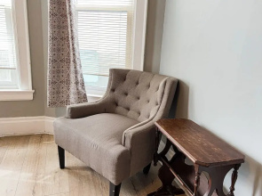 THE 1023 With Private Yard & Parking, Near Falls & Casino by Niagara Hospitality