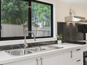 New 1-bedroom house with free parking