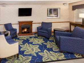 Baymont by Wyndham Galesburg