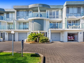 Cirrus, Unit 8, 44 Marine Drive