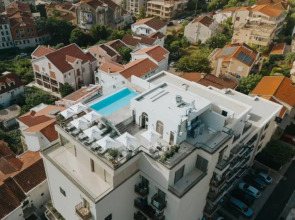 Infinity Hotel & More