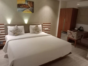 Hotel Blue Lagoons Manjalpur