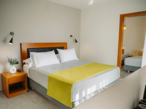 Отель Amphitryon City