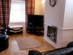 Captivating 3-bed in Wednesbury, Free Parking