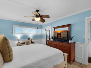 Holiday Surf and Racquet Club 319