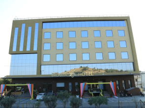 Hotel Bravia Pancheel - By Satguru