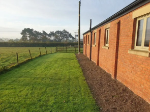 The Shippon -hot Tub ext chg - Superking-log Fire