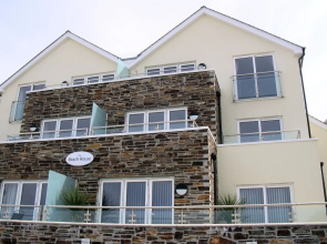 The Beach House & Porth  Sands Apartments