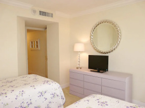 Cozy Beachfront Getaway With Pool and spa