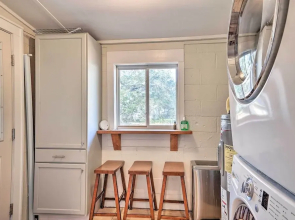 Cozy North Charleston Getaway w/ Fire Pit!
