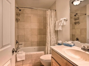 Skier's Dream: Upscale Condo By Teton Village!