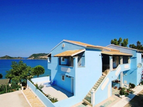 Agios Georgios - 2 Beds - Sleeps 5 - Free Parking