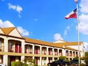 Kingsley Inn  Suites