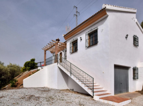 Stunning Cottage with Pool, Terrace, Garden, Sun-loungers