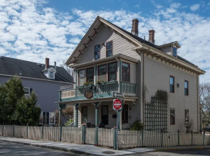 Artful Lodger Inn