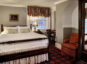 200 South Street Inn