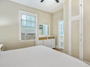 Banana's Foster Guesthouse