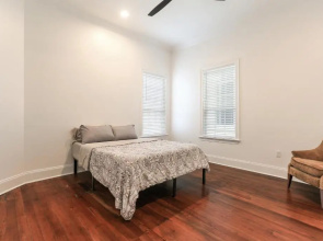 Canal Street Mini Mansion Sleeps 12