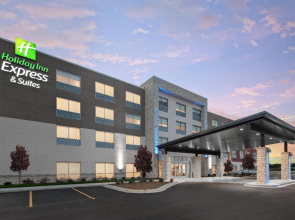 Holiday Inn Express & Suites Elkhorn - Lake Geneva Area by IHG