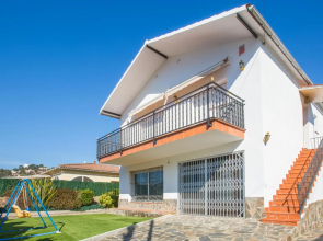 Ona in Vidreres with 3 bedrooms and 2 bathrooms