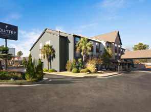 Baymont Inn & Suites by Wyndham Morrow/Atlanta I-75 South