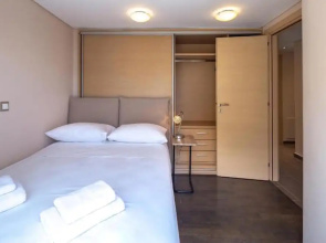 Solon - Deluxe City Center Apartment