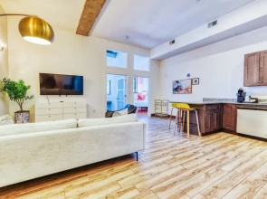 Sosuite 2BR Apt w W/d, Gym, On-site Restaurant