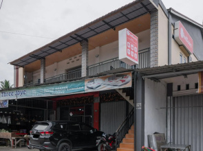 OYO 1648 Penginapan Three Joye