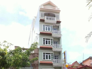 Green Centre Point Inn