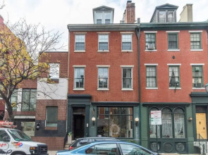 Rittenhouse Gem - One Bedroom w Patio and Parking