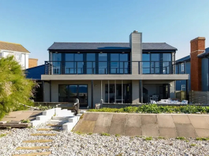 Luxury Seafront Family Home - Indoor Pool