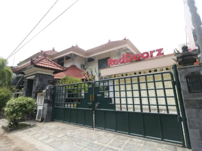 RedDoorz Syariah near Gelora Delta Sidoarjo