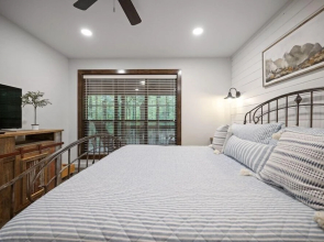 Newly Redecorated Deer Valley Cabin Features Secluded Hot Tub and Campfire by Redawning