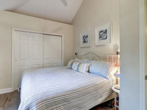 Heron Hideaway 2 Bedroom Cottage by RedAwning