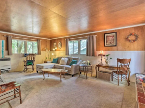Cozy Crestline Cabin, Close to Lakes, Parks!