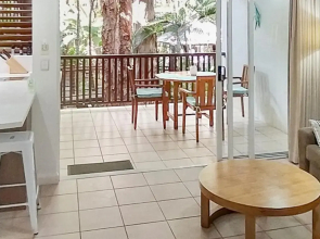 REEF RETREAT APARTMENTS PALM COVE Unit 11