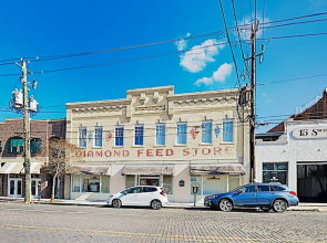 Super-chic Riverside - 2 Blocks From Water 1 Bedroom Condo