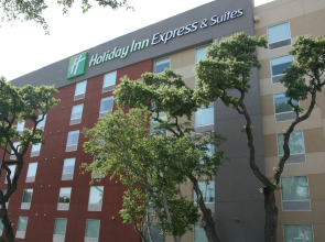 Holiday Inn Express & Suites San Antonio Medical-Six Flags by IHG