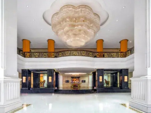 La Palazzo Hotel
